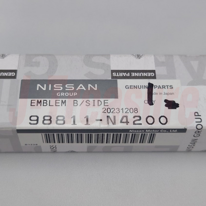 NISSAN 280Z S30 DATSUN Genuine Fender Side Emblem 98811-N4200 x2 Set OEM