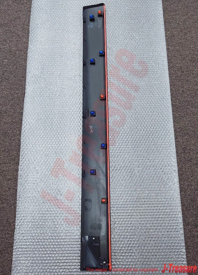 TOYOTA FJ CRUISER GSJ10 07-14 Genuine Front Door Outside Moulding Sub-Assy RH