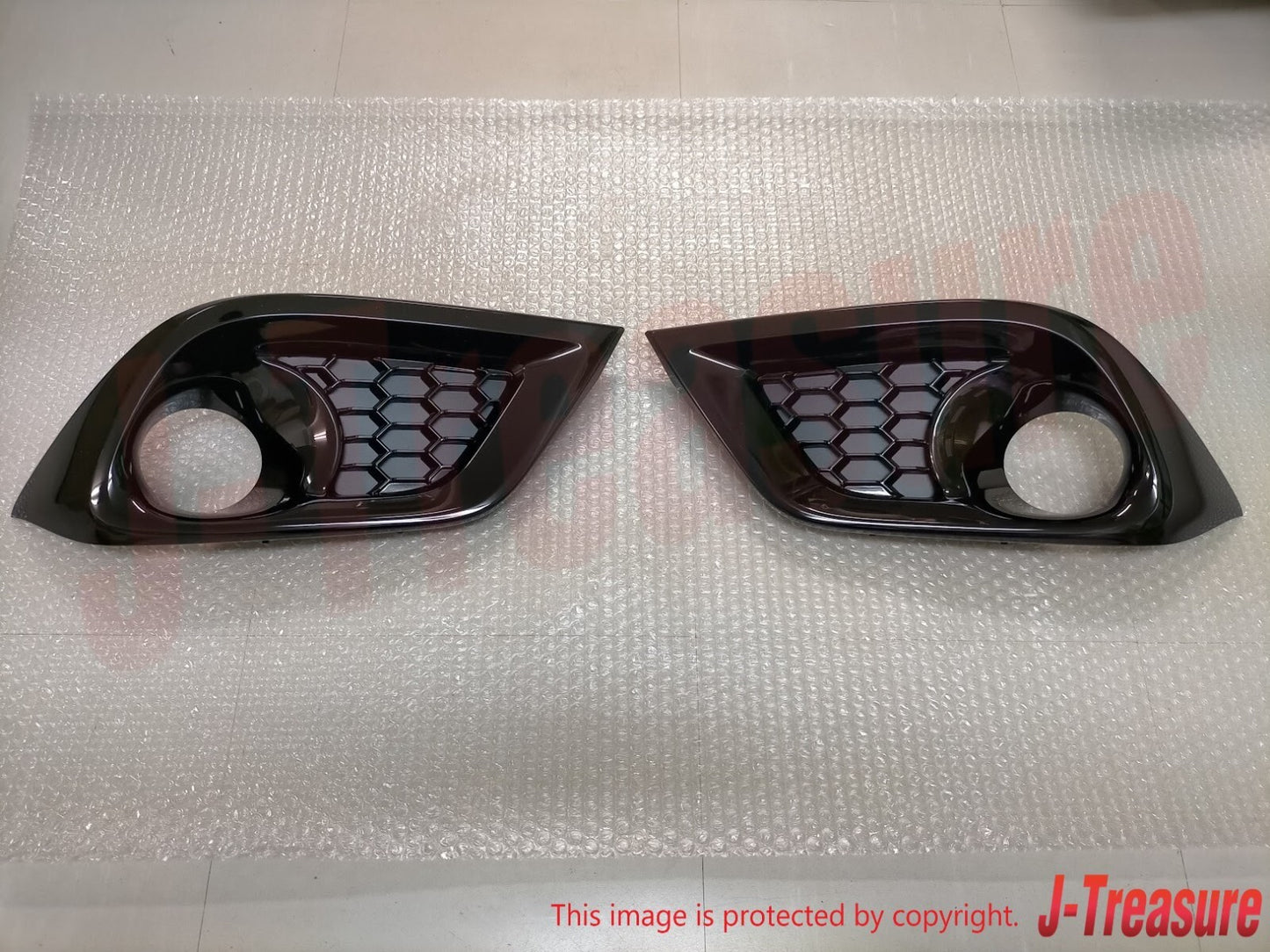 TOYOTA AURIS NRE85 / ZWE86 Genuine Front Bumper Hole Covers Assy RH & LH Set OEM