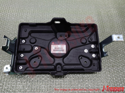 MITSUBISHI MONTERO PAJERO V6#W V7#W 01-06 Genuine Battery Tray MR440935 OEM